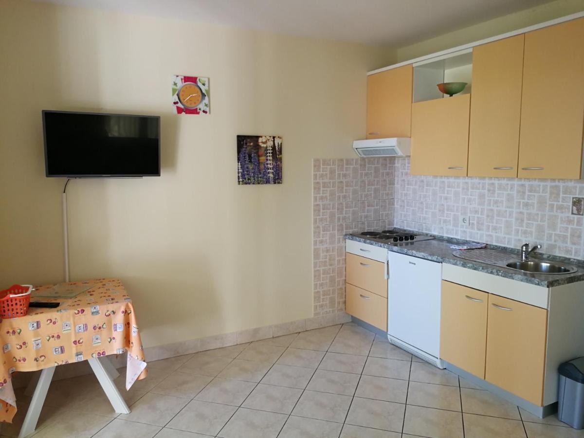 Apartmani Ban Omisalj Exterior photo